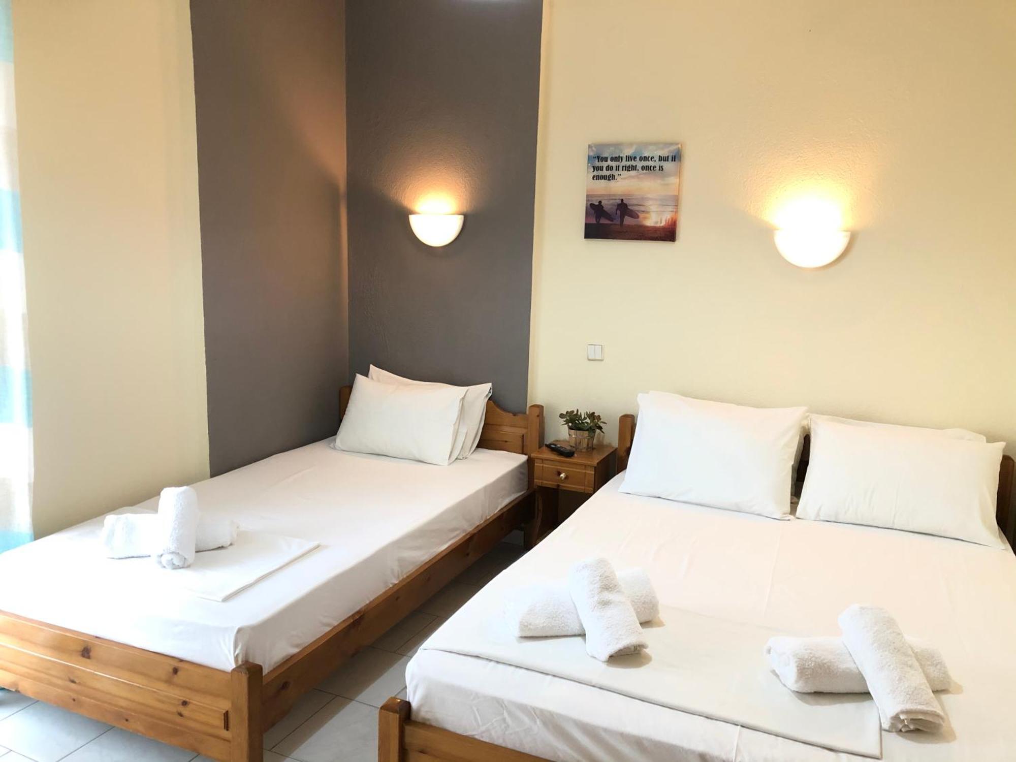 Thealos Inn เนอาวรัสนา ภายนอก รูปภาพ