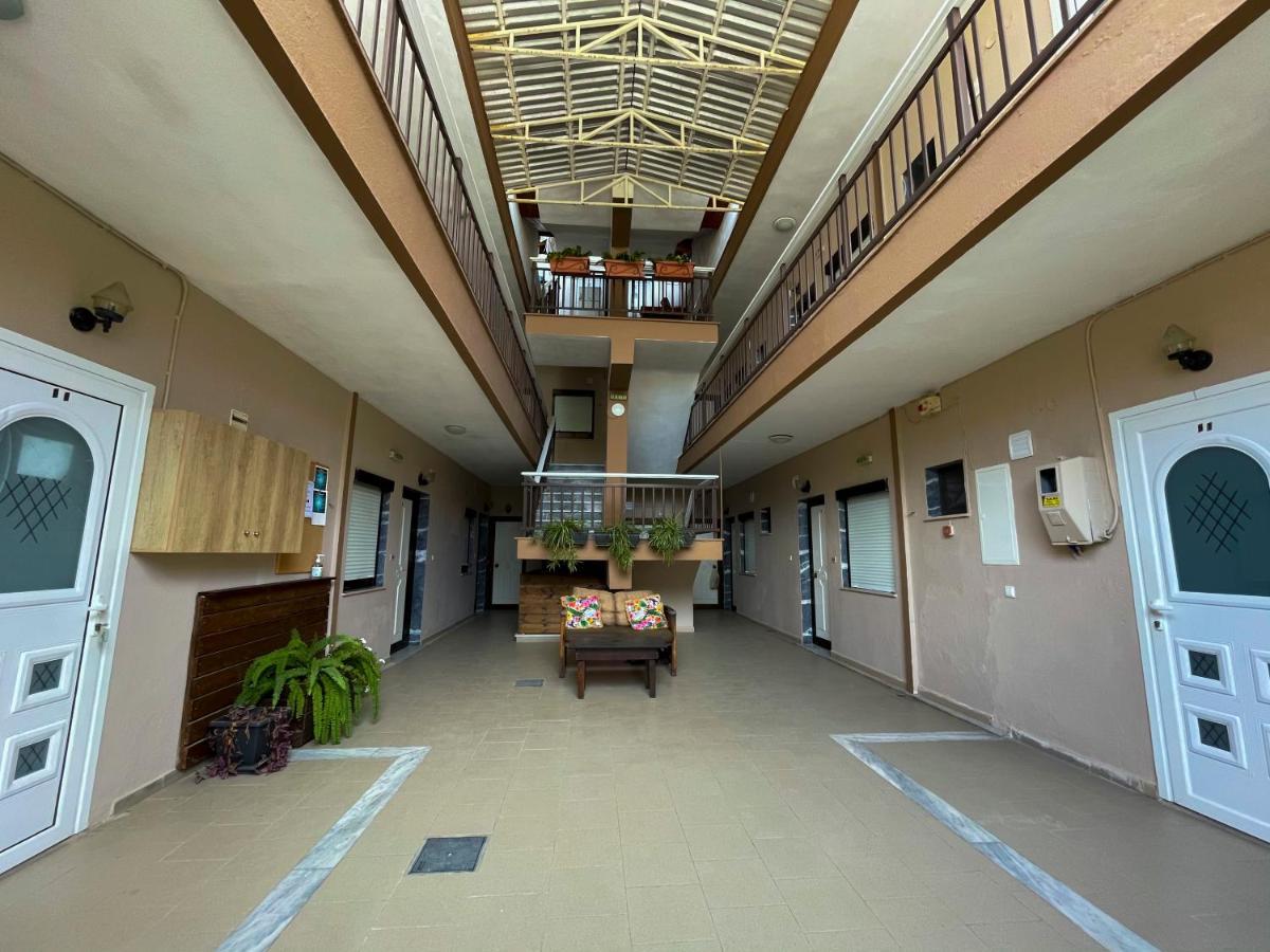 Thealos Inn เนอาวรัสนา ภายนอก รูปภาพ