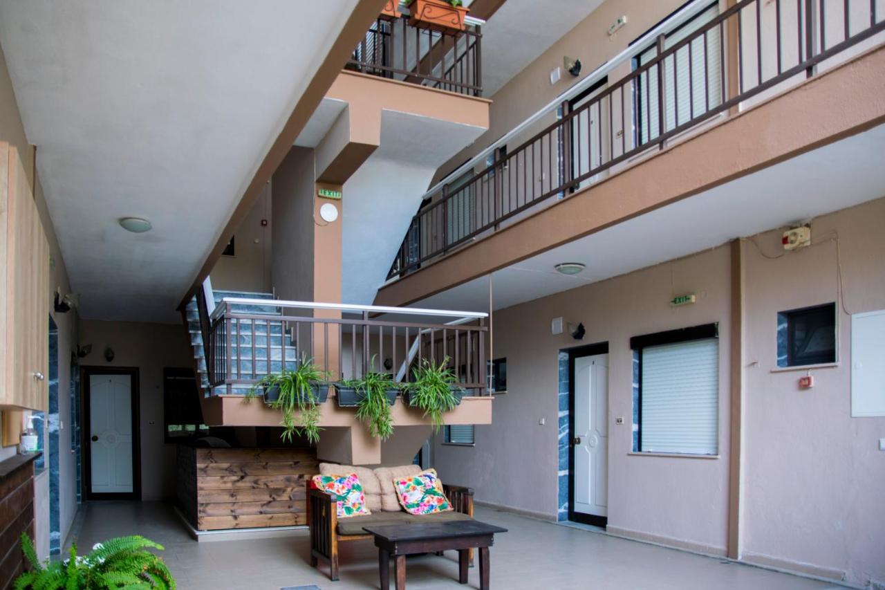 Thealos Inn เนอาวรัสนา ภายนอก รูปภาพ